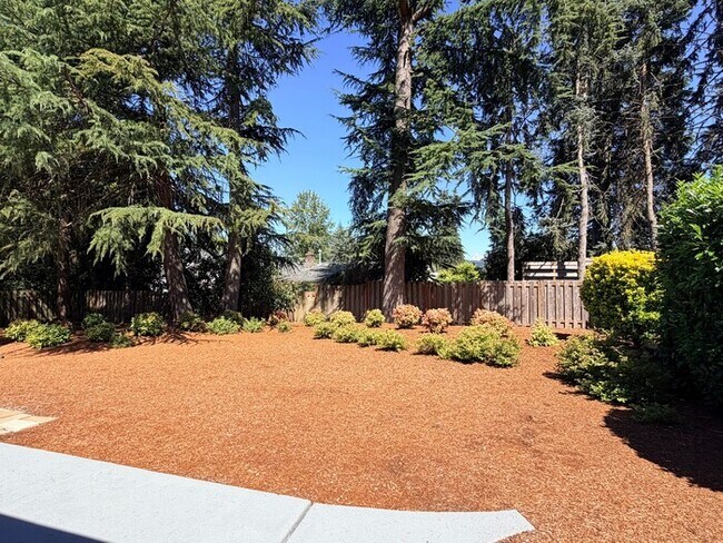 Building Photo - Spacious West Linn Ranch with Multiple Living Spaces, Large Fenced Backyard & Landscaping Included!