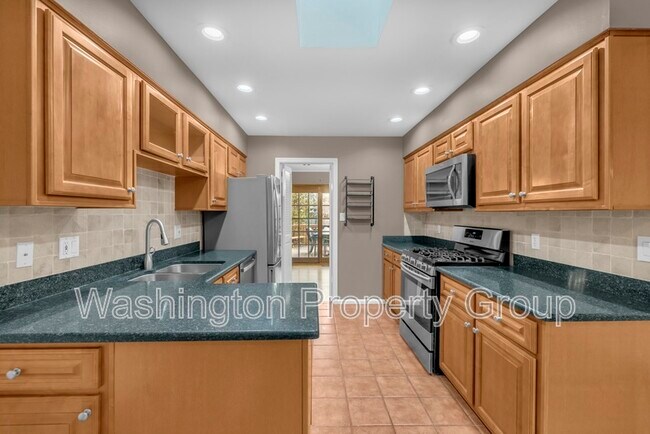 Building Photo - 4702 Declaration Ct