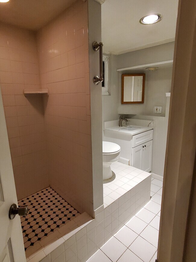 Building Photo - 6113 Arbor St