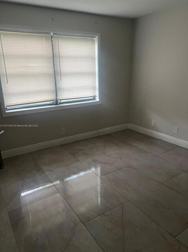 Building Photo - 4760 Lucerne Lakes Blvd W