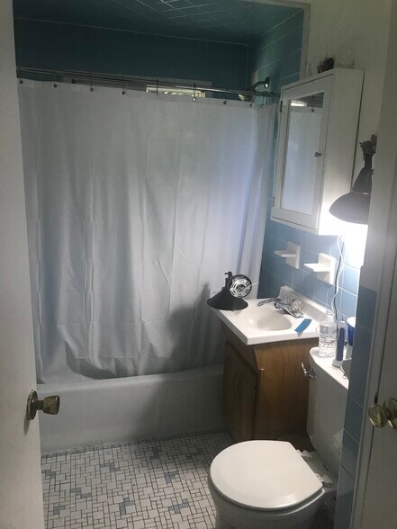 Building Photo - 6 Eliot Rd