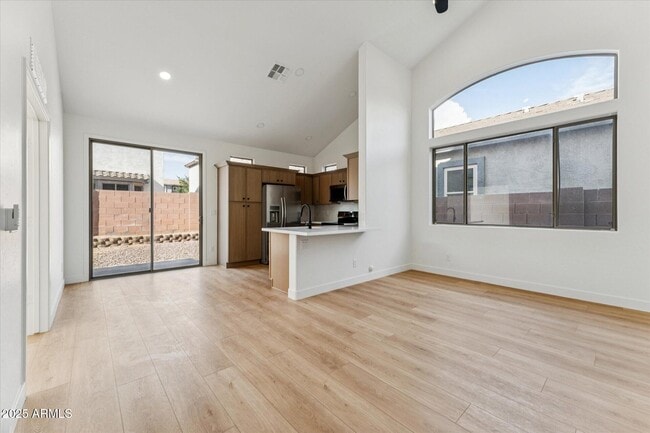 Building Photo - 9934 E Empress Ave