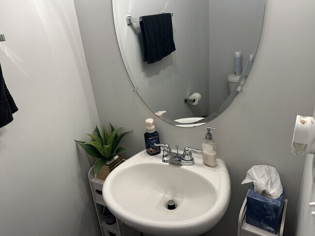 Building Photo - 345 Mcclelland Lp NE