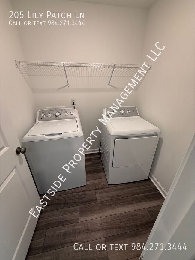 Building Photo - 205 Lily Patch Ln