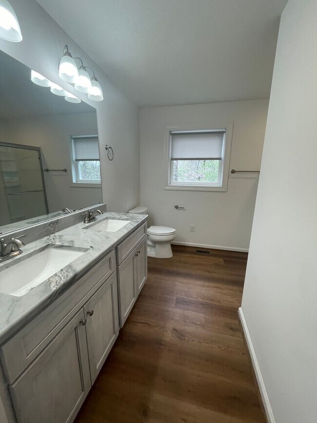 Building Photo - 350 Pinewood Circle