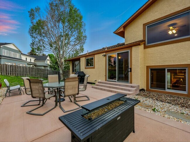 Building Photo - 440 Torrey Pines Way