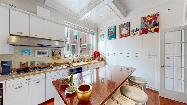 Building Photo - 404 Beacon St