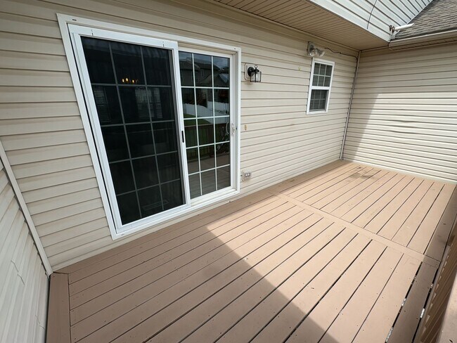 Building Photo - 450 Fisher Dr
