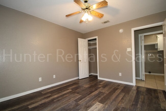 Building Photo - Quiet Area with No Backyard Neighbors