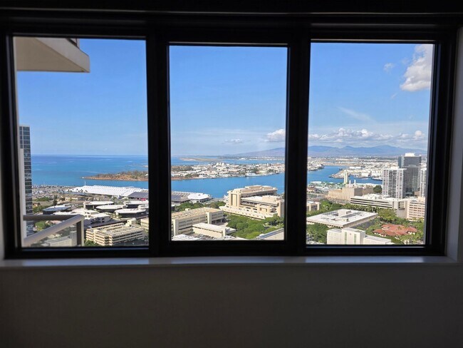 Building Photo - Immaculate Contemporary Living in Kaka‘ako- 2 bedroom, 2 bathroom, 2 covered parking stall, and I...