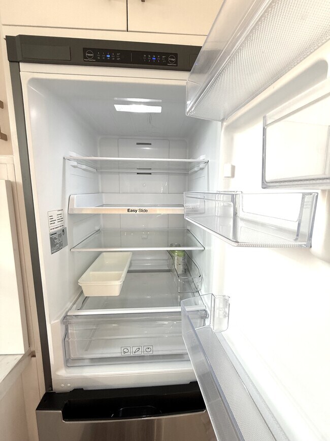 Building Photo - 8507 Croydon Ave