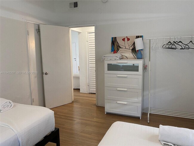 Building Photo - 1011 9th St