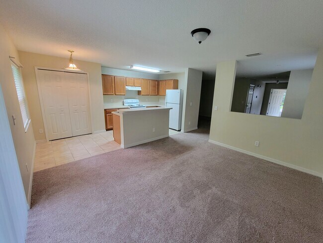 Building Photo - Winding River