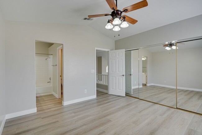 Building Photo - UPGRADED 3 BEDROOM HOME IN GREEN VALLEY
