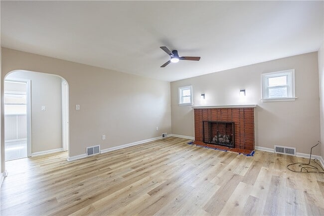 Building Photo - 552 Stephens St