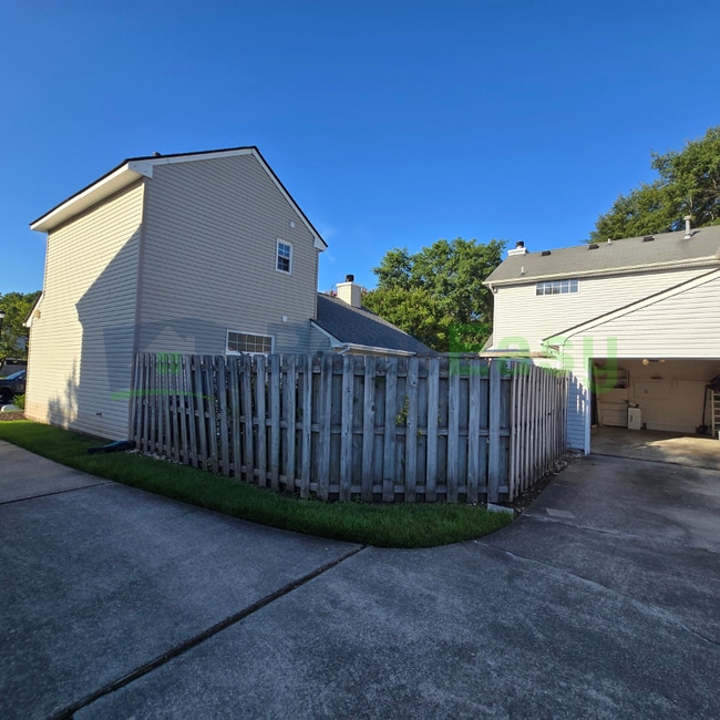 Building Photo - 2258 New Kent Ct