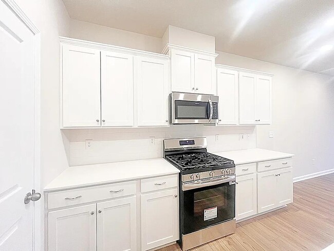 Building Photo - 7 Vine House Dr