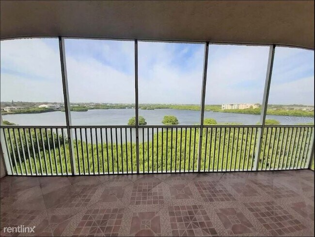 Building Photo - 6495 Shoreline Dr