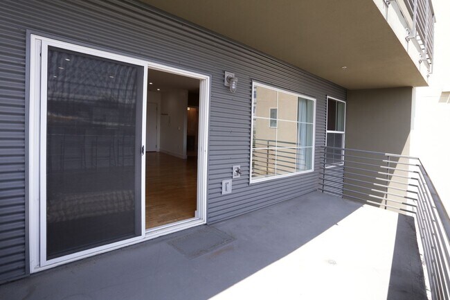 Building Photo - 371 30th St