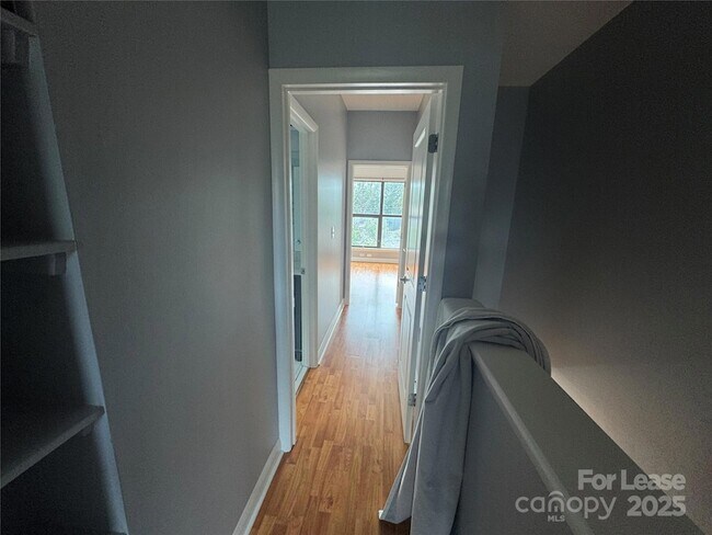 Building Photo - 559 New Bern Station Ct