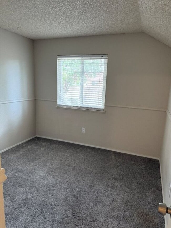 Building Photo - Updated 3 Bedroom 2.5 Bath 2 Story Condo F...