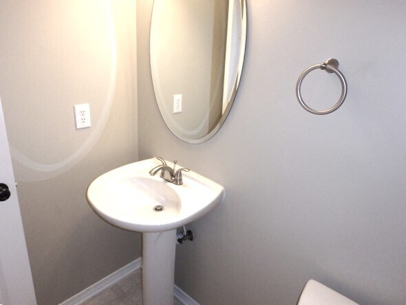 Building Photo - 3049 Buttonwood Ln