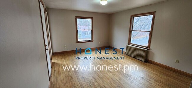 Building Photo - 4 Pierce St