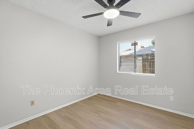 Building Photo - 286 W Palomino Dr