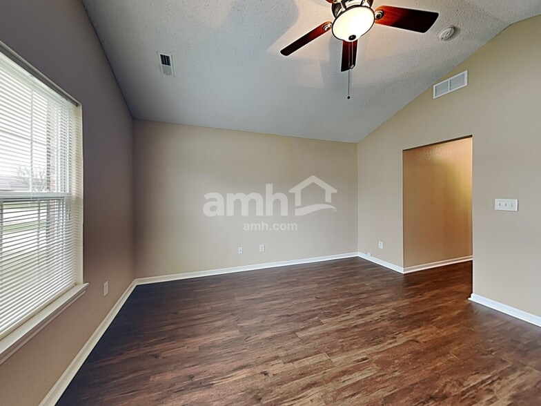 Building Photo - 5606 Wood Hollow Dr