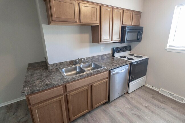 Building Photo - 319 West Blvd N