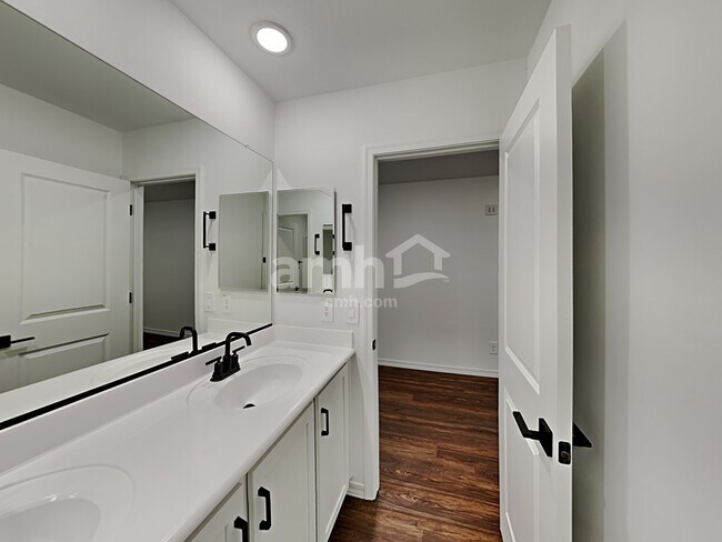 Building Photo - 779 S 150th Dr
