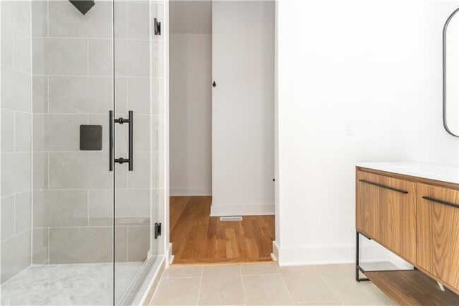 Building Photo - 1554 Columbia Cir