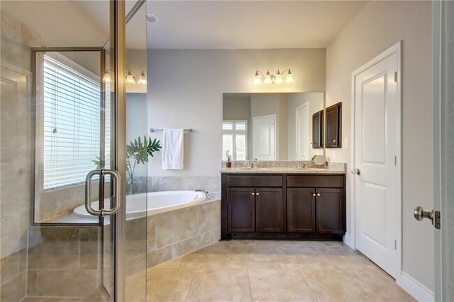 Building Photo - 18505 McKay Cove