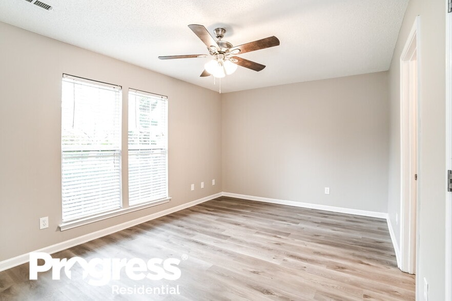 Building Photo - 5720 Shining Oak Ln