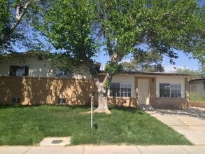Building Photo - Dog Friendly - 4 Bedroom with Granite Counter tops.