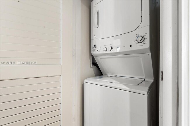 Building Photo - 4111 S Ocean Dr