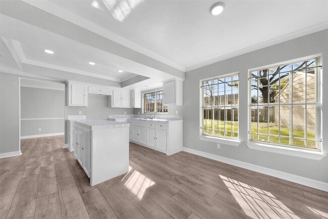 Building Photo - 2523 W Greens Rd