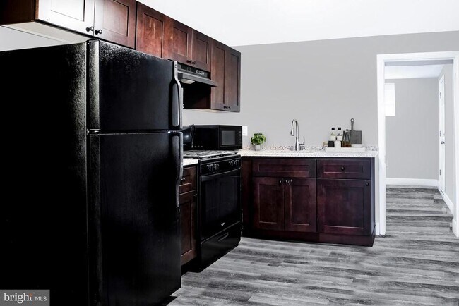 Building Photo - 2348 Moore St