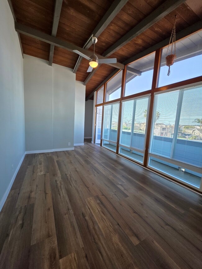 Building Photo - 2020 Hermosa Ave