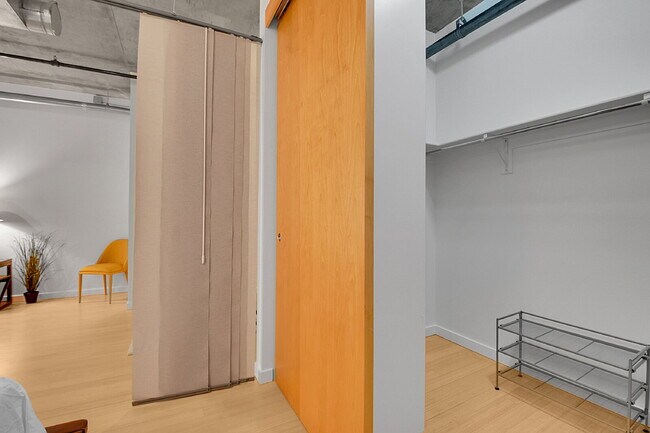 Building Photo - $1,850, 1 bed, 1.5 bath located in Denver ...