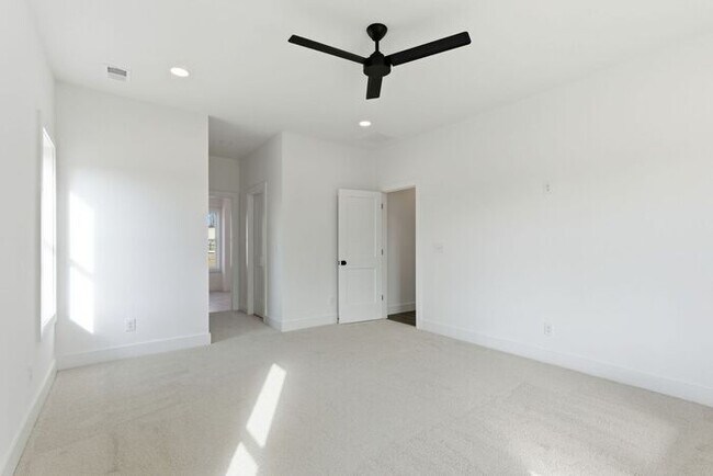 Building Photo - Brand New Home in Old Hickory - Golf Course Views - Pet Friendly