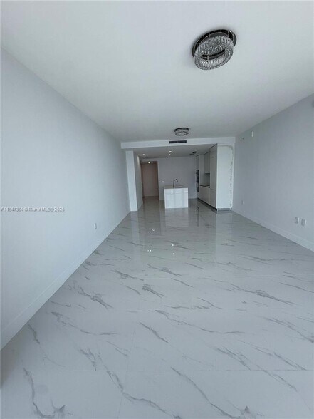 Building Photo - 700 NE 24th St