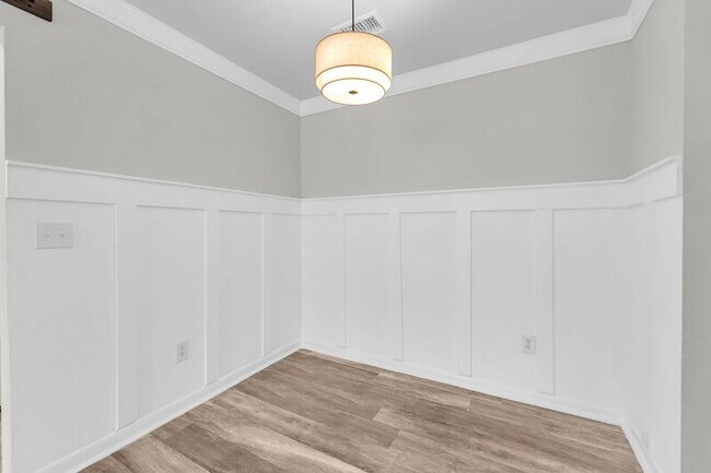 Building Photo - 266 Alexandra Dr