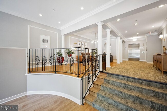 Building Photo - 171 Somervelle St