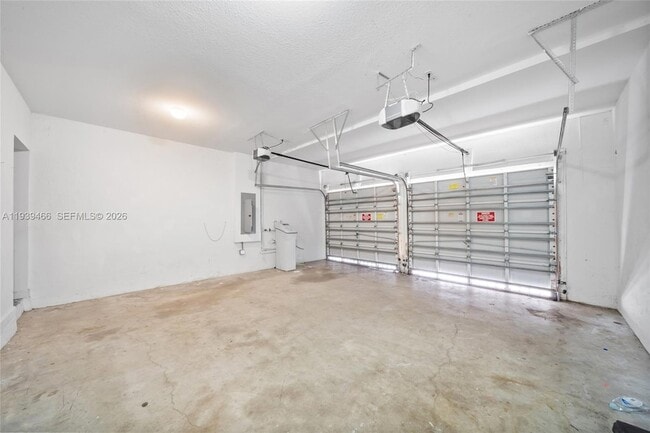 Building Photo - 3641 NE 4th St