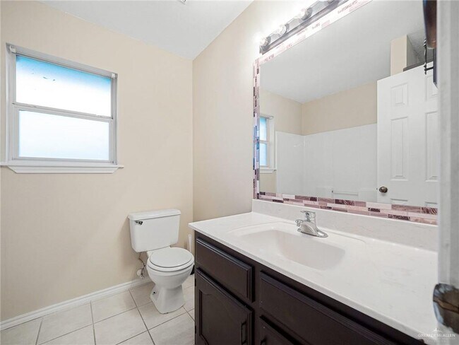 Building Photo - 6 Oasis Dr