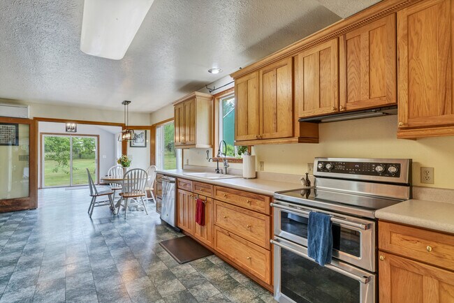 Building Photo - 3194 Crooked Finger Rd NE