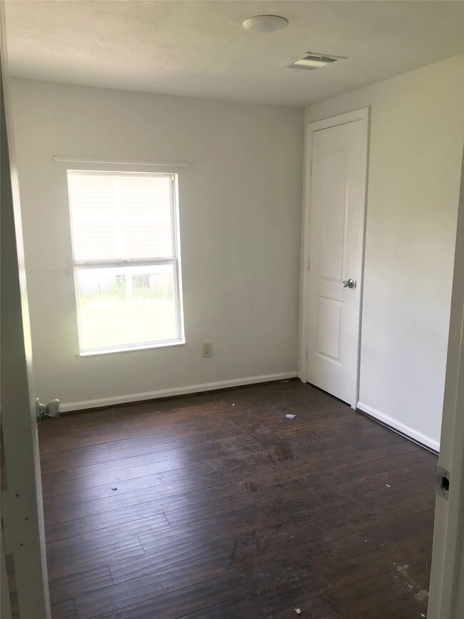 Building Photo - 3510 Fox Dr