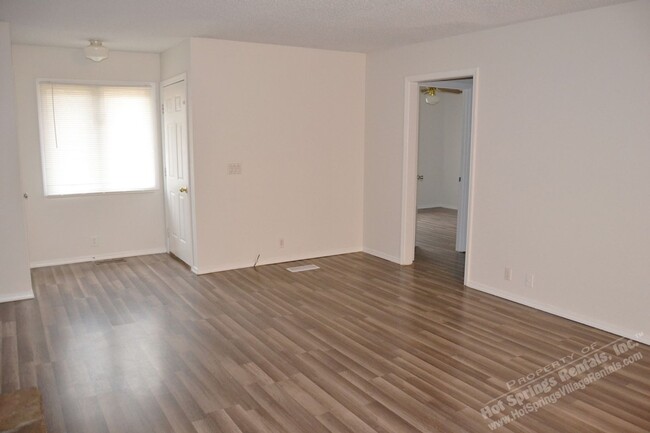 Building Photo - West Gate Area | Home | Unfurnished