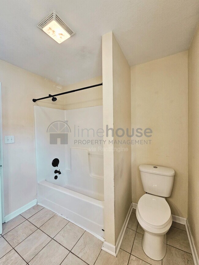 Building Photo - 1408 Colon Ave